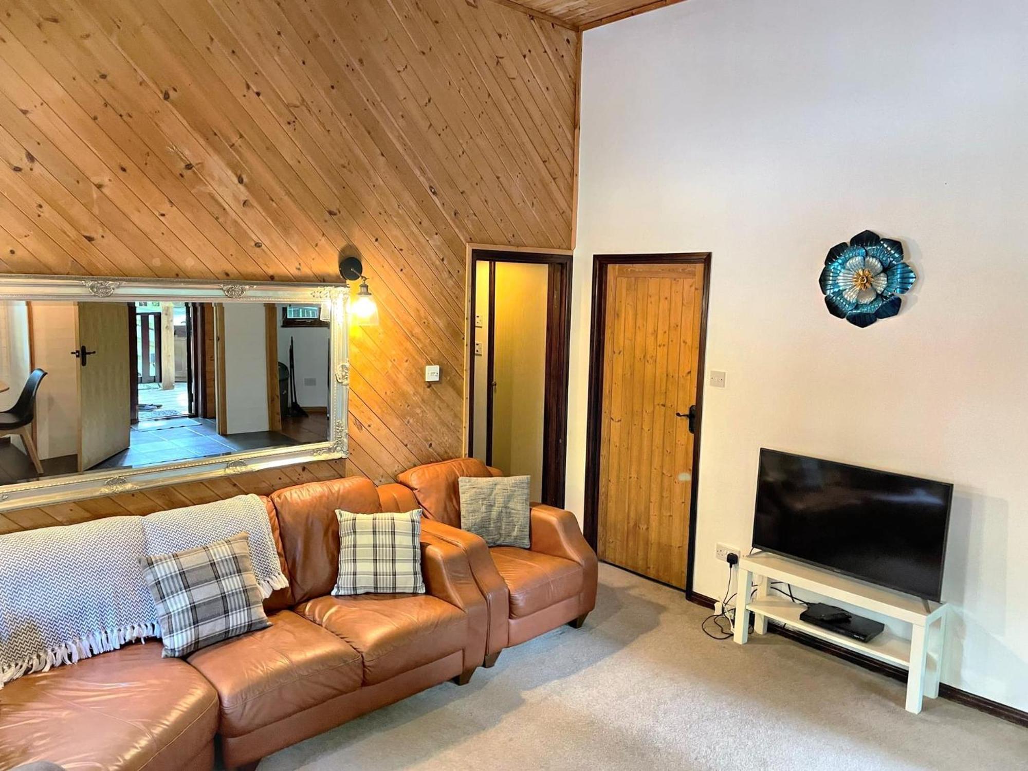 Goldcrest 3-Hot Tub-Woodland Lodges-Carmarthenshire-Tenby Luaran gambar